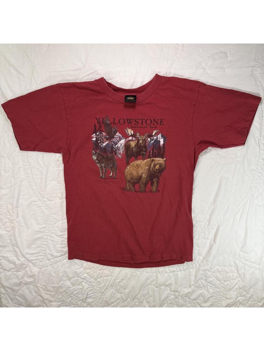 Vintage Yellowstone National Park red t-shirt Prairie Mountain Medium